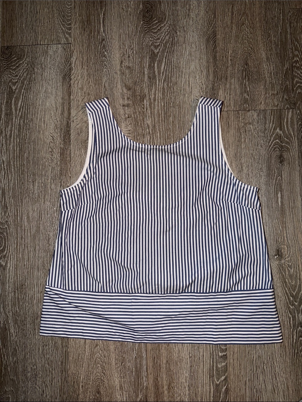 Vineyard Vines Navy and White Striped Scoop Neck Tank bow back blouse 6